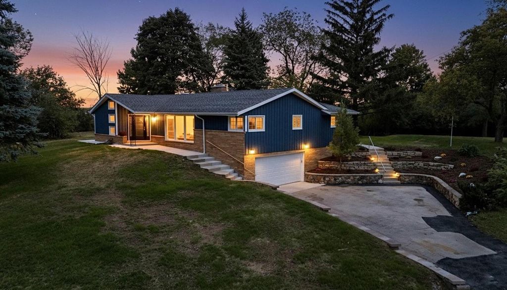 2660 N Calhoun ROAD, Brookfield, WI 53005