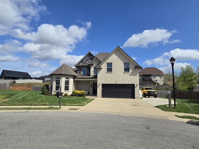 425 Veronica Ct, Clarksville, TN 37043