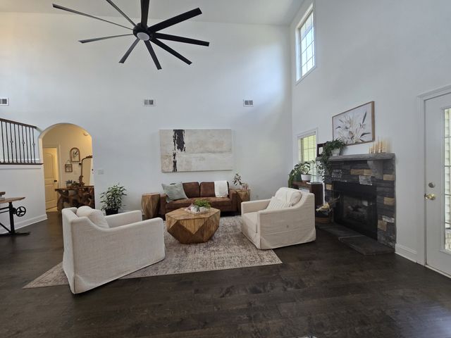 425 Veronica Ct, Clarksville, TN 37043