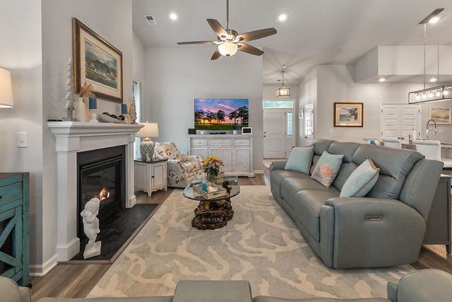 5672 Canary Island Ct., Myrtle Beach, SC 29577