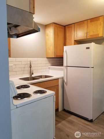838 Harrington Avenue NE, Renton, WA 98056