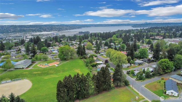 838 Harrington Avenue NE, Renton, WA 98056