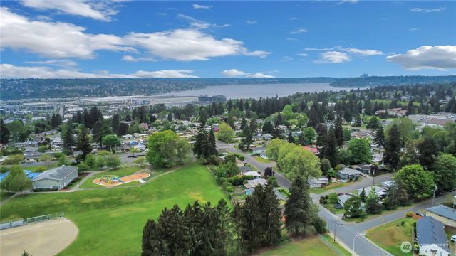 838 Harrington Avenue NE, Renton, WA 98056
