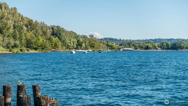 838 Harrington Avenue NE, Renton, WA 98056