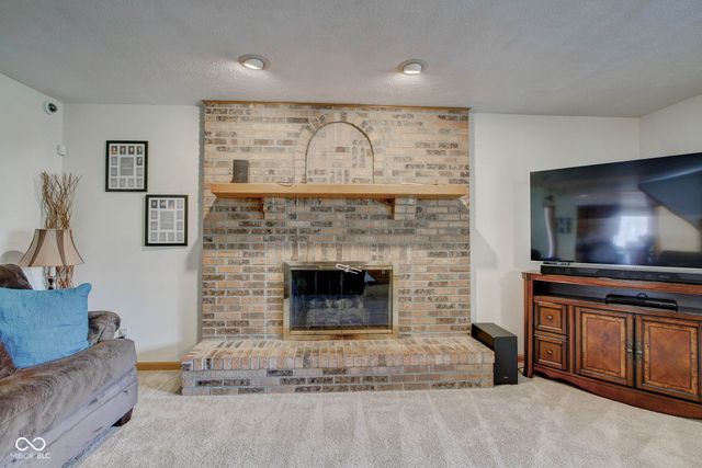 303 Wellington Overlook, Noblesville, IN 46060