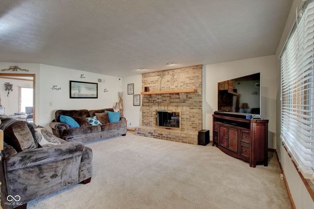 303 Wellington Overlook, Noblesville, IN 46060