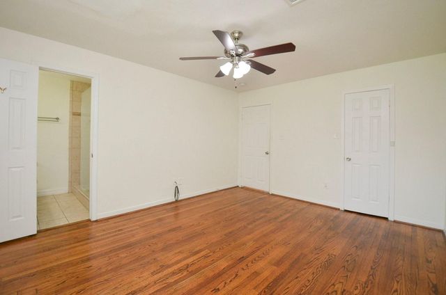 5515 Saxon Drive, Houston, TX 77092