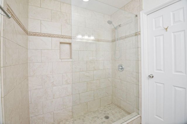 5515 Saxon Drive, Houston, TX 77092