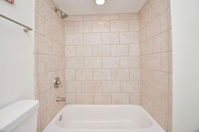 5515 Saxon Drive, Houston, TX 77092
