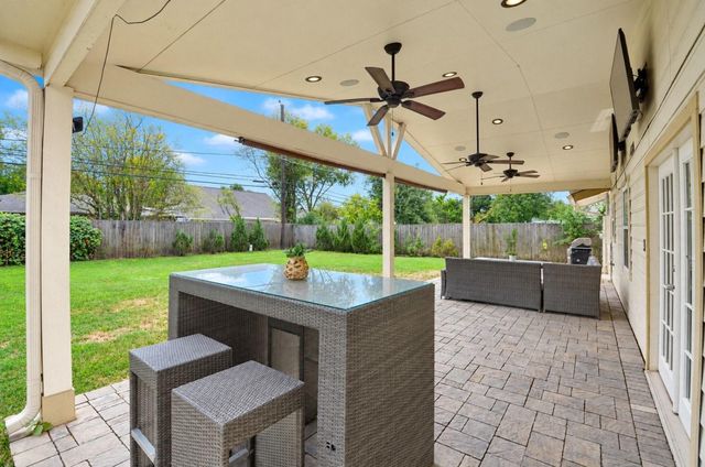 5515 Saxon Drive, Houston, TX 77092