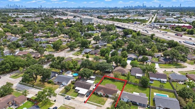 5515 Saxon Drive, Houston, TX 77092