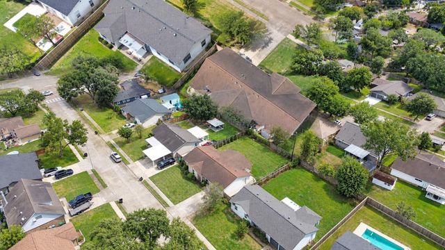 5515 Saxon Drive, Houston, TX 77092
