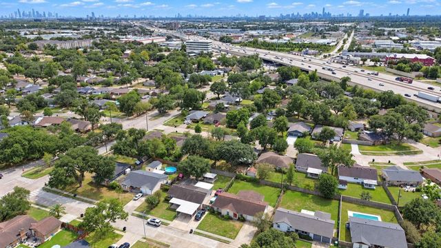 5515 Saxon Drive, Houston, TX 77092