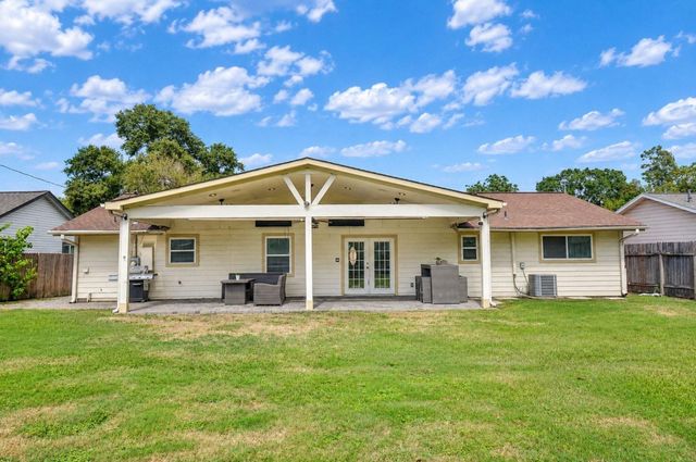 5515 Saxon Drive, Houston, TX 77092