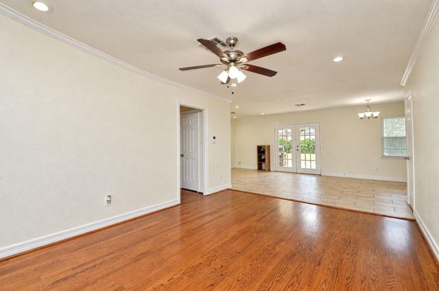 5515 Saxon Drive, Houston, TX 77092