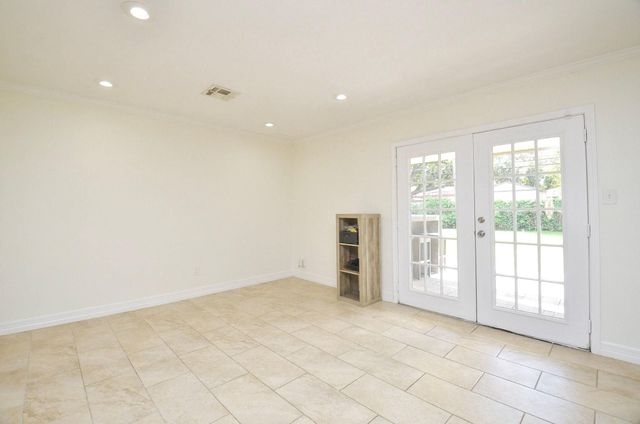 5515 Saxon Drive, Houston, TX 77092