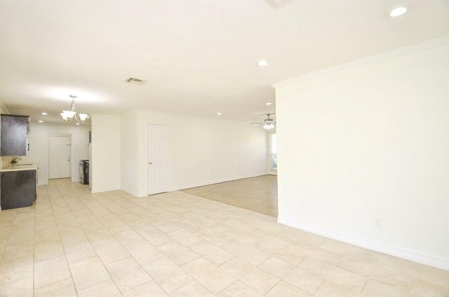 5515 Saxon Drive, Houston, TX 77092