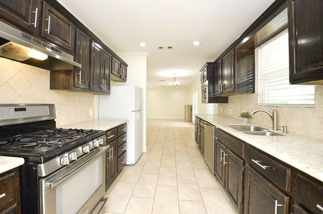 5515 Saxon Drive, Houston, TX 77092