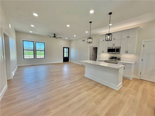3154 Spiker Ln, Neshannock Twp, PA 16105
