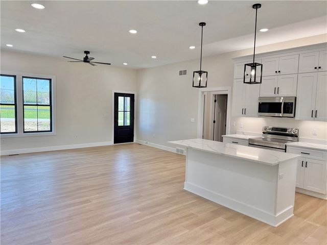 3154 Spiker Ln, Neshannock Twp, PA 16105