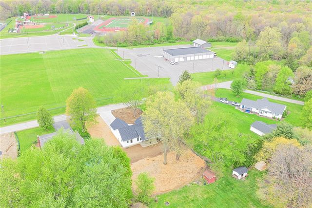 3154 Spiker Ln, Neshannock Twp, PA 16105
