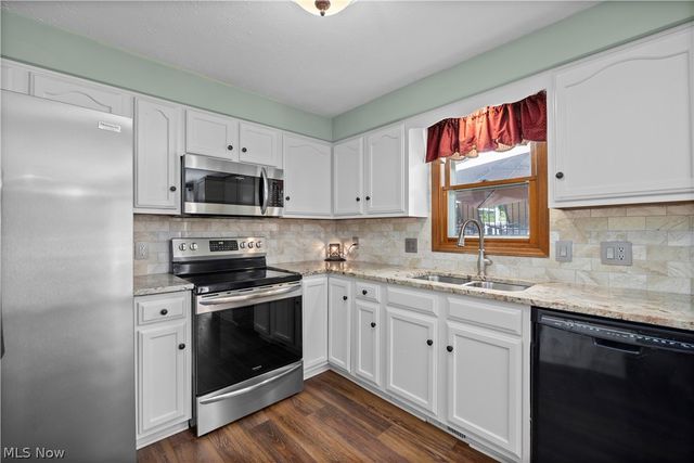 923 Hillside Drive, Amherst, OH 44001