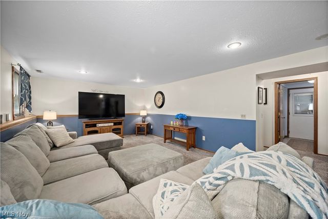 923 Hillside Drive, Amherst, OH 44001