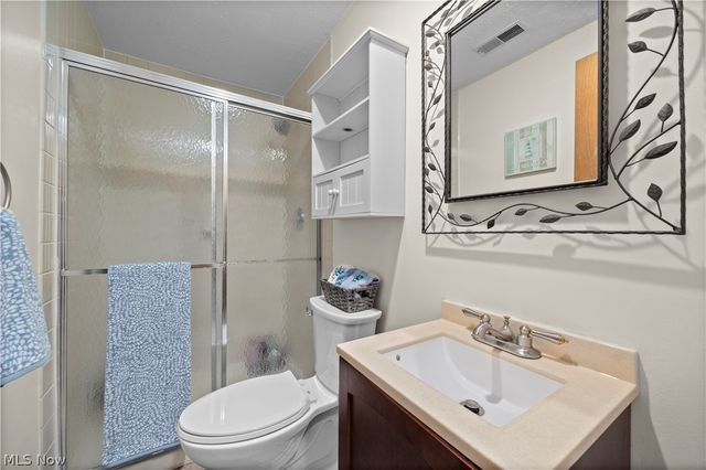 923 Hillside Drive, Amherst, OH 44001