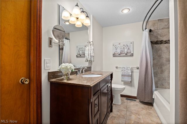 923 Hillside Drive, Amherst, OH 44001
