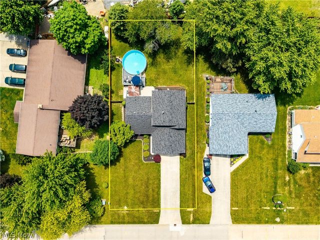 923 Hillside Drive, Amherst, OH 44001