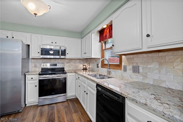 923 Hillside Drive, Amherst, OH 44001