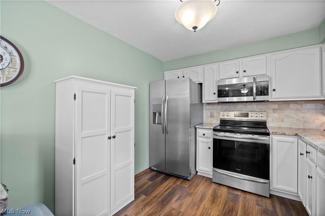 923 Hillside Drive, Amherst, OH 44001
