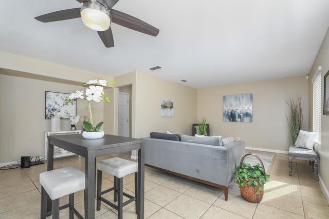 3355 Calla Lily Way, Sacramento, CA 95833