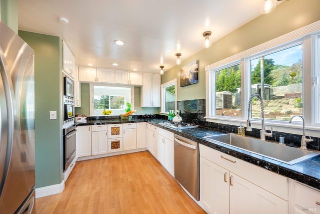 2693 Bloomfield Rd, Sebastopol, CA 95472