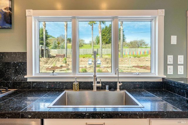 2693 Bloomfield Rd, Sebastopol, CA 95472