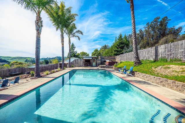 2693 Bloomfield Rd, Sebastopol, CA 95472