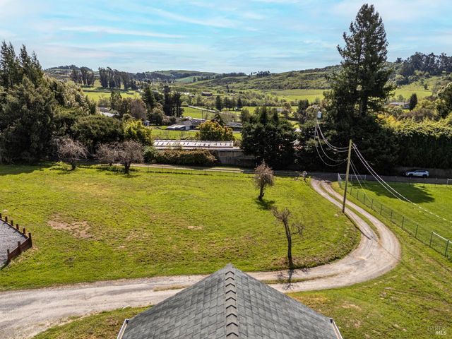 2693 Bloomfield Rd, Sebastopol, CA 95472