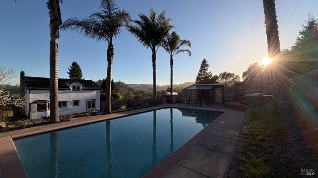 2693 Bloomfield Rd, Sebastopol, CA 95472