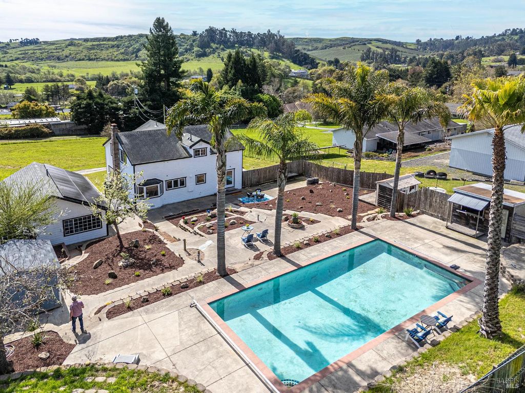 2693 Bloomfield Rd, Sebastopol, CA 95472