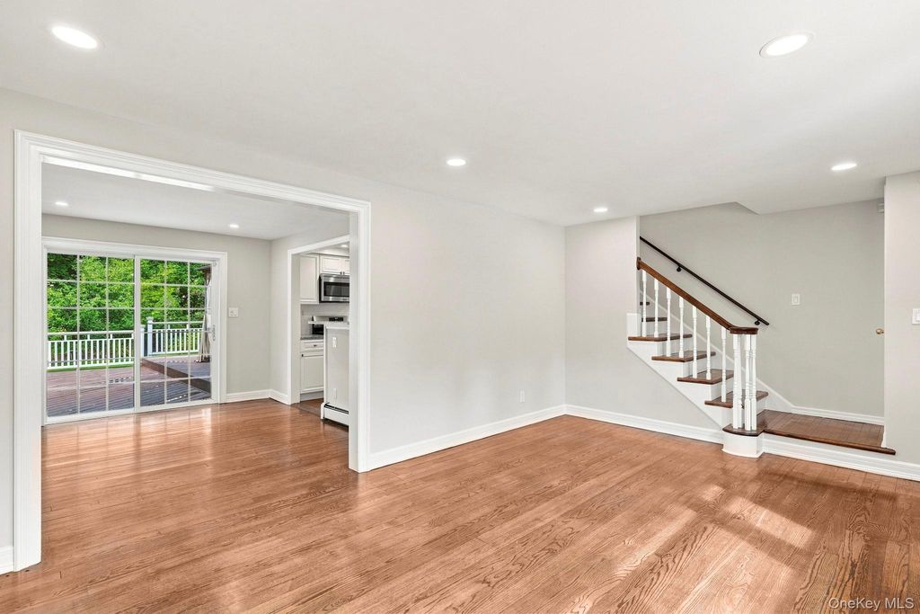 25 Greenvale Circle, White Plains, NY 10607 — photo 4