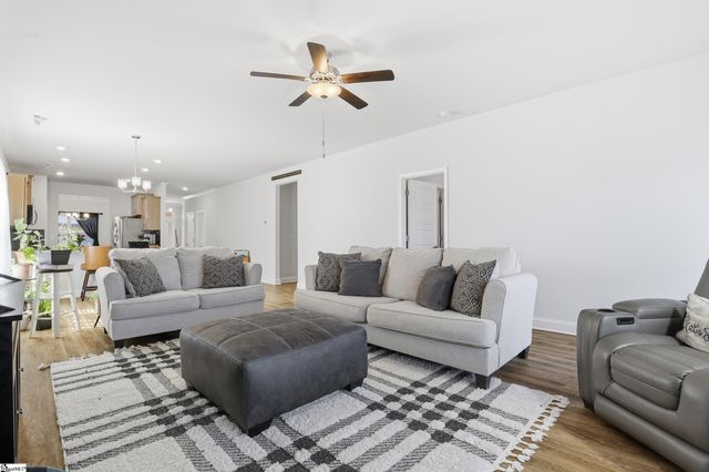 30 Woodcross Drive, Simpsonville, SC 29681