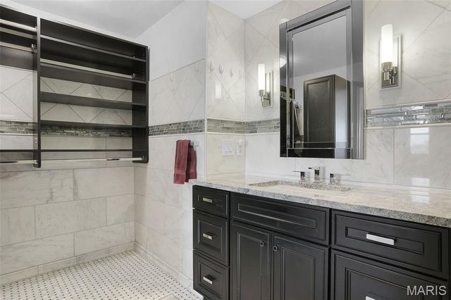 4466 W Pine Boulevard 15F, St Louis, MO 63108