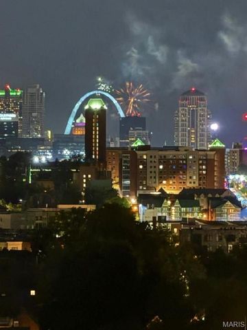 4466 W Pine Boulevard 15F, St Louis, MO 63108