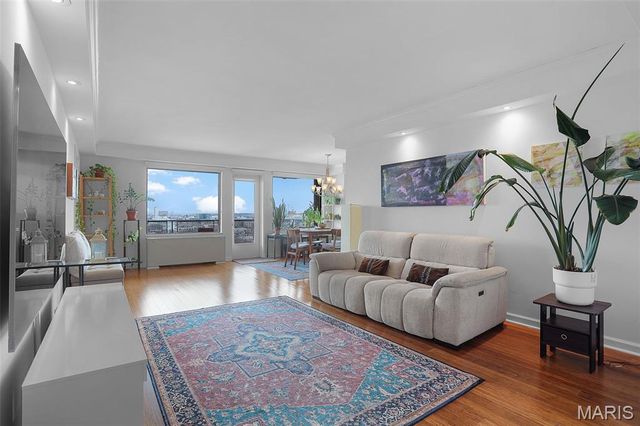 4466 W Pine Boulevard 15F, St Louis, MO 63108