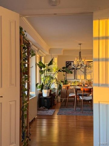 4466 W Pine Boulevard 15F, St Louis, MO 63108