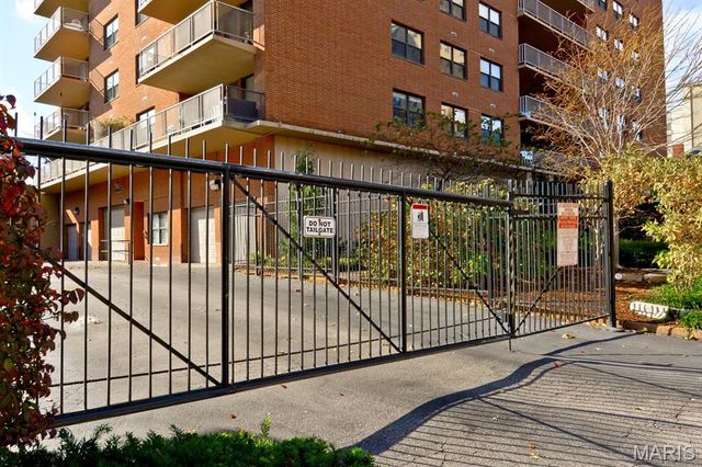 4466 W Pine Boulevard 15F, St Louis, MO 63108