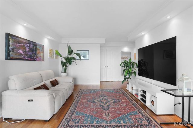 4466 W Pine Boulevard 15F, St Louis, MO 63108