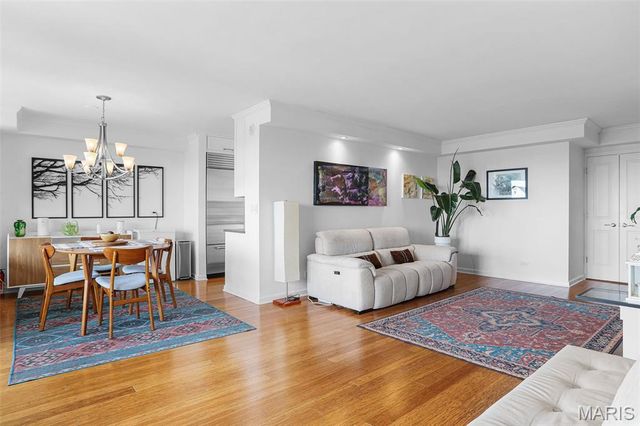 4466 W Pine Boulevard 15F, St Louis, MO 63108