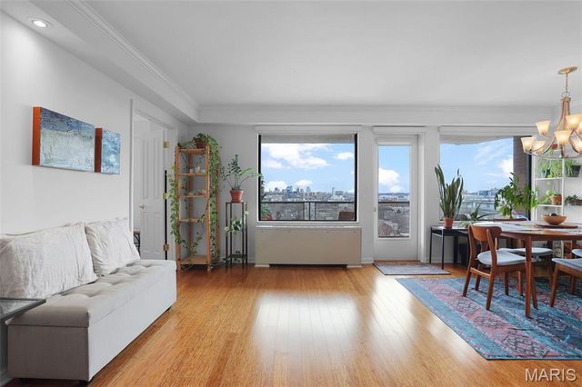 4466 W Pine Boulevard 15F, St Louis, MO 63108