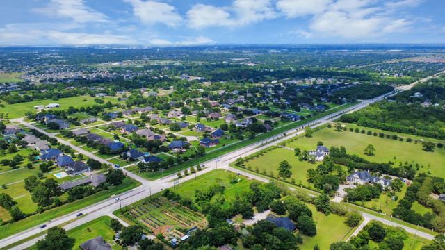 16618 County Road 831, Pearland, TX 77584